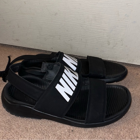 Nike Woman’s Tajun Sports Sandals - Picture 2 of 5